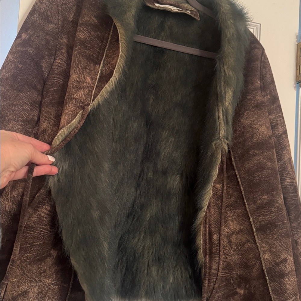 Elegant Brown Faux Fur Teddy Jacket - Picture 3 of 5